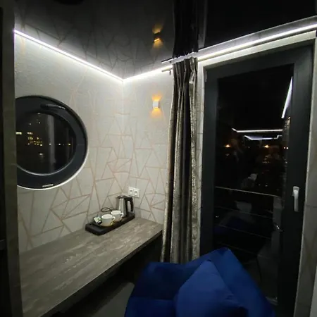 Apartmán Houseboat Porta Mare - *