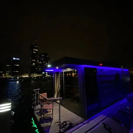 Apartmán Houseboat Porta Mare - *